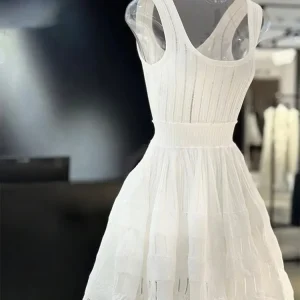 High-end New Short Dress Women's Summer French Style Exquisite Design Sense Niche Sleeveless Vest Stitching Dress 2024